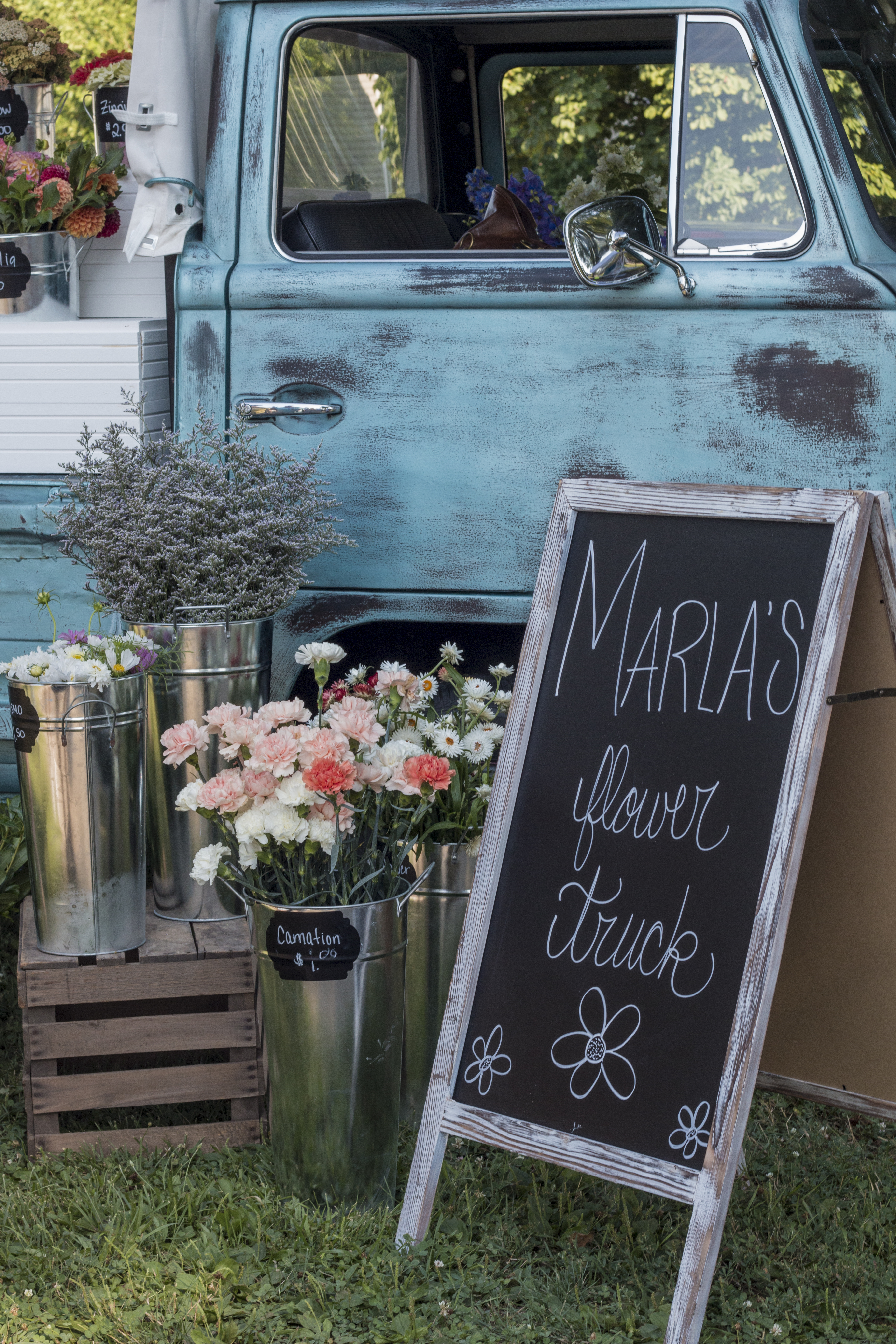 Marla’s Flower Truck parked outside of the Woodville Farmer’s Market. Photo by Joni Johnson. 